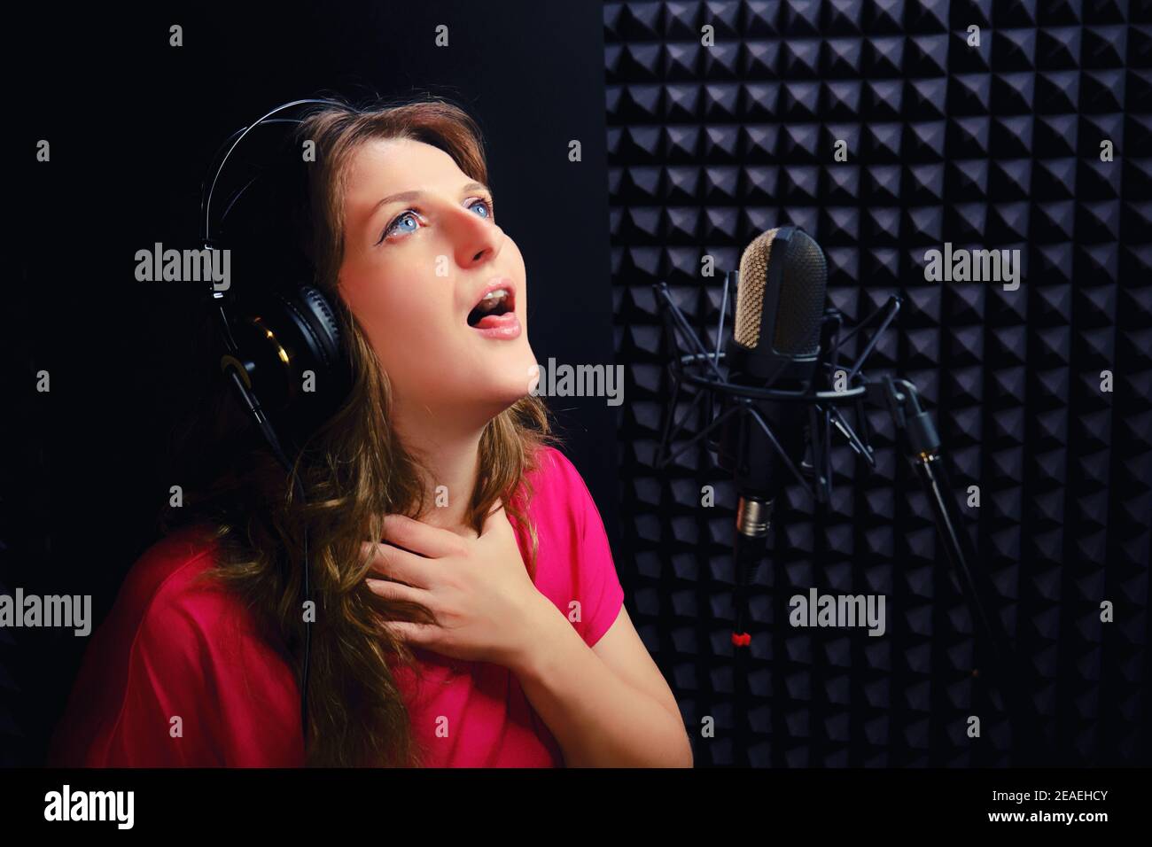 Loss of voice at the singer when recording a song. Fatigue vocalist