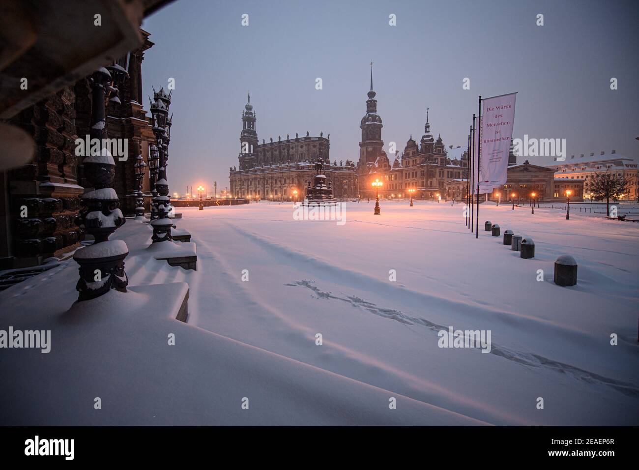 Dresden, Germany. 08th Feb, 2021. Snow-covered is the Theaterplatz in front of the Semperoper (l-r), the Hofkirche, the equestrian statue of King Johann, the Hausmannsturm, the Residenzschloss and the Schinkelwache in the morning. Credit: Robert Michael/dpa-Zentralbild/ZB/dpa/Alamy Live News Credit: dpa picture alliance/Alamy Live News Stock Photo
