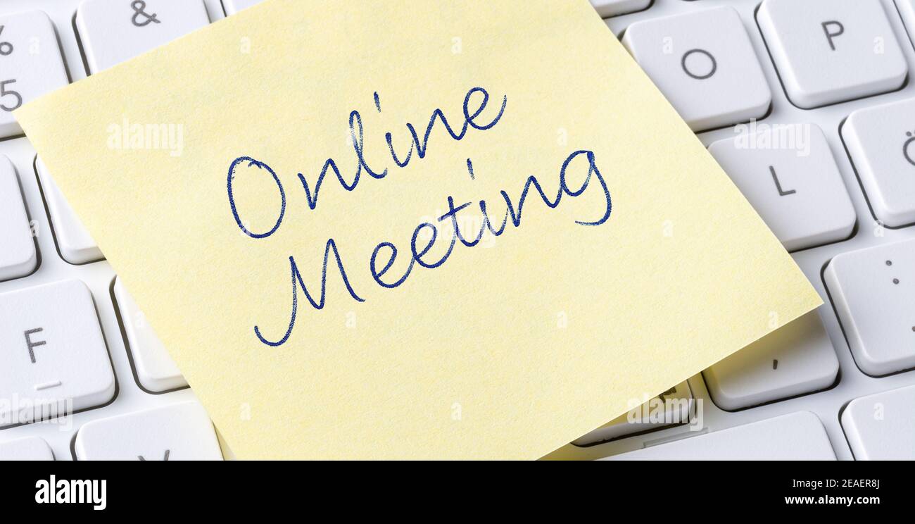 Sticky note on a keyboard - Online Meeting Stock Photo