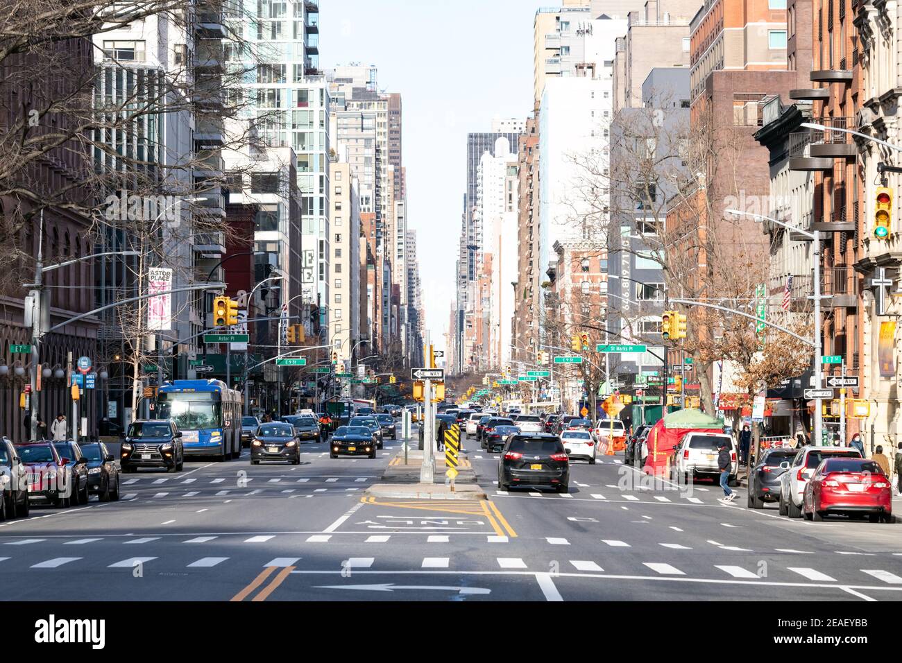 NEW YORK CITY 2021 Third Avenue is crowded with cars during rush hour traffic in the East