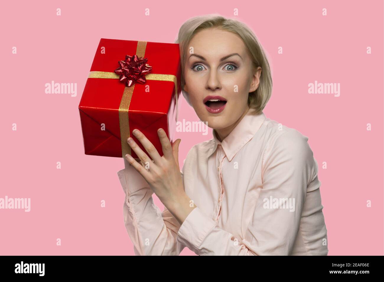 Surprised mature woman pointing hi-res stock photography and images - Alamy