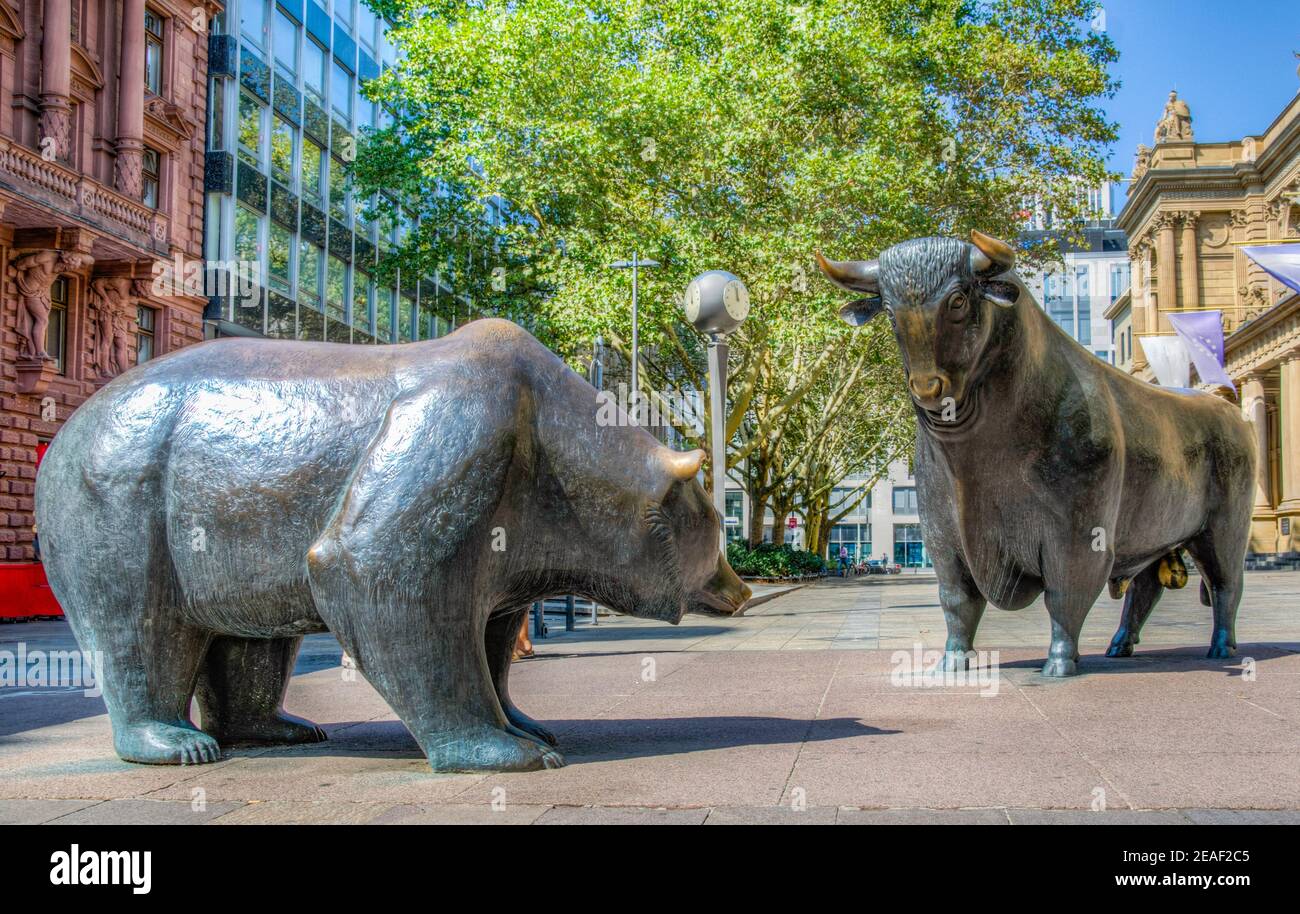 Statues of a bear and a bull in front of Stock Exchange building in