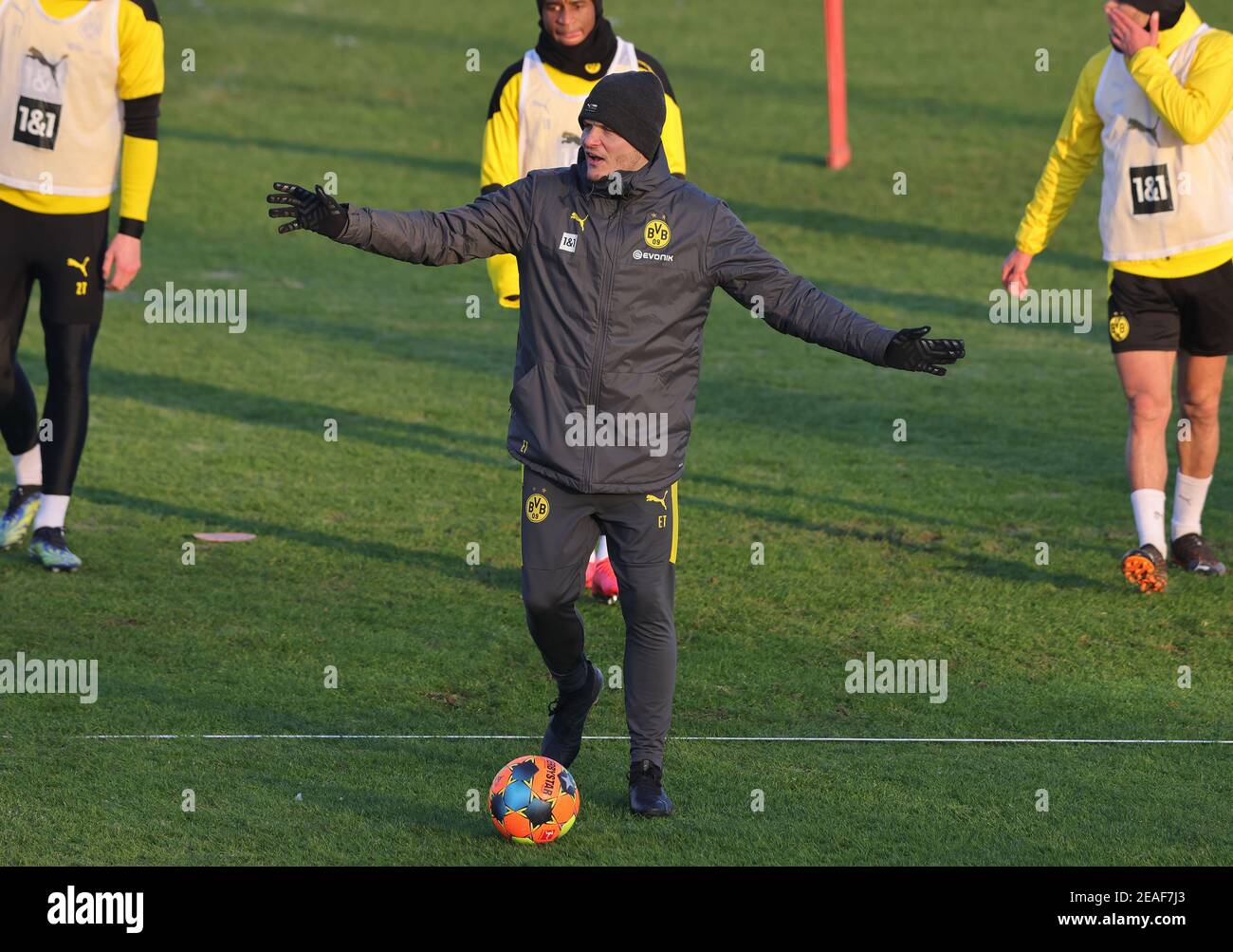 firo: 09.02.2021, football, 1st Bundesliga, season 2020/2021, BVB, Borussia  Dortmund, training, Edin Terzic, coach, from, Borussia Dortmund, whole  figure, gesture | usage worldwide Stock Photo - Alamy