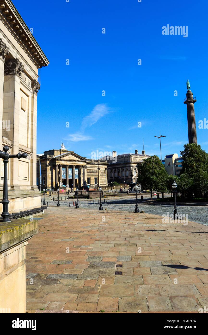 View Of Wellington Memorial Column Statue Walker Art Gallery Liverpool England Uk Stock Photo Alamy