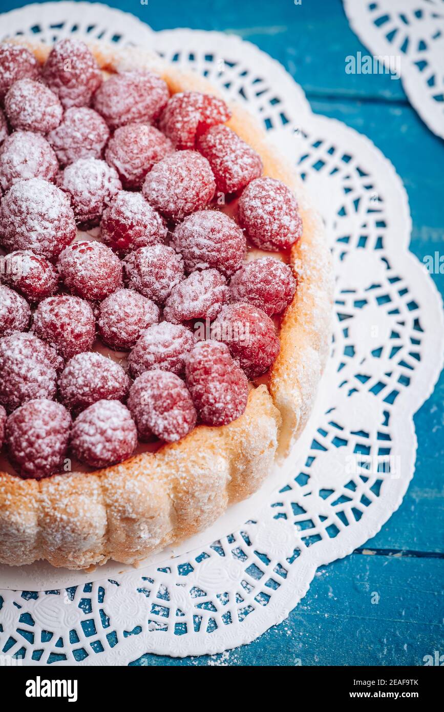 https://c8.alamy.com/comp/2EAF9TK/delicious-french-charlotte-cake-with-raspberries-and-savoiardi-biscuits-2EAF9TK.jpg