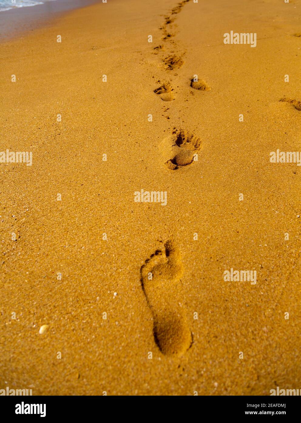 Footsteps sand figure hi-res stock photography and images - Alamy