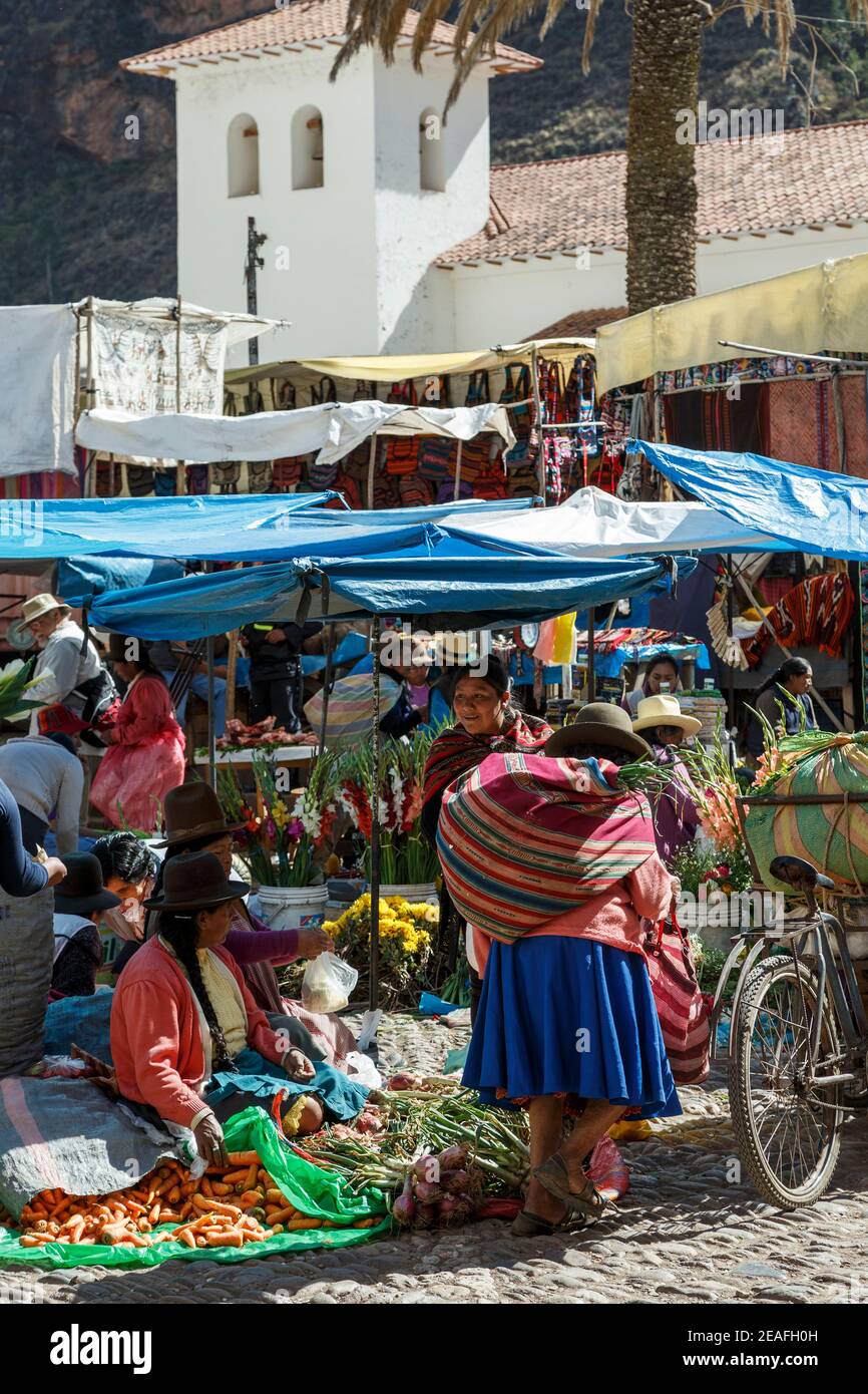 Sunday Market, bell tower of San Pedro Apostol (St. Peter the Apostle) Church in background, Pisac, Cusco, Peru Stock Photo