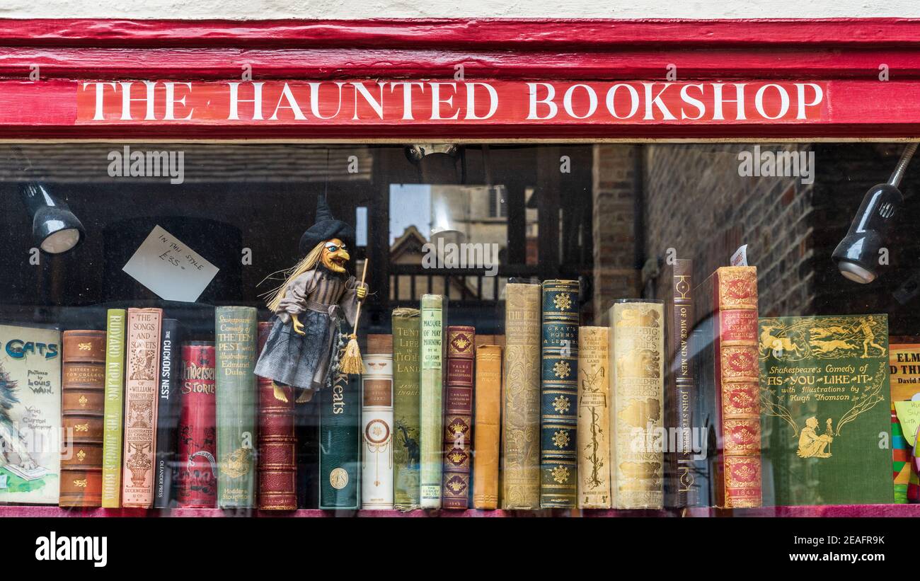 Haunted Bookshop Cambridge - window display in the well known Haunted Bookshop book store in St Edwards Passage in central Cambridge. Stock Photo