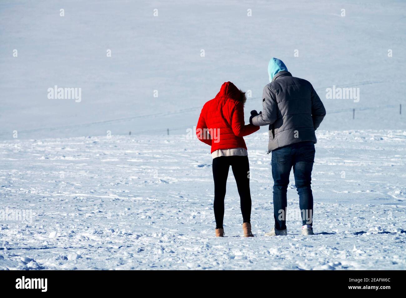 Man woman holding hands in hi-res stock photography and images - Alamy