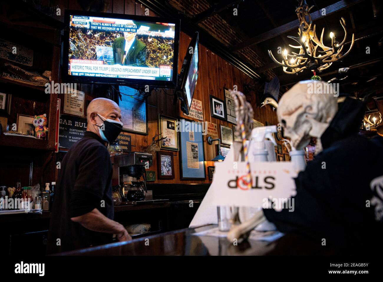 Skeleton sitting hires stock photography and images Alamy