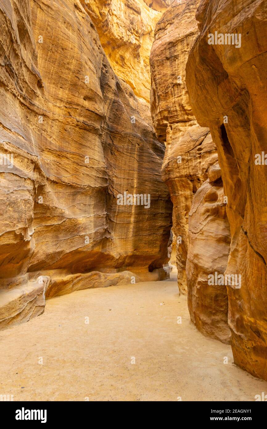 Canyon in petra red hi-res stock photography and images - Alamy