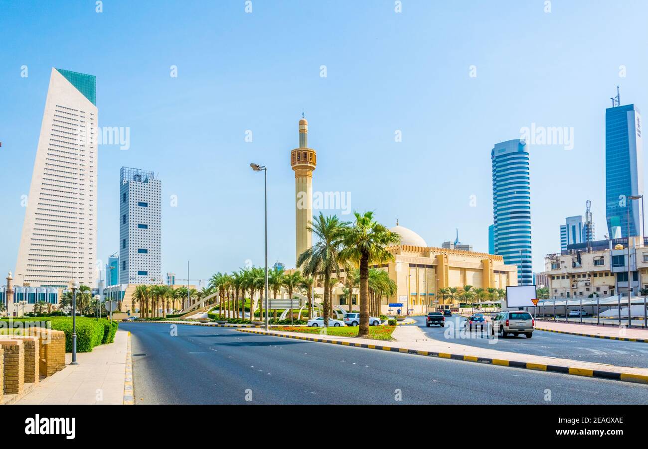 Traffic on the Arabian Gulf street in Kuwait Stock Photo Alamy