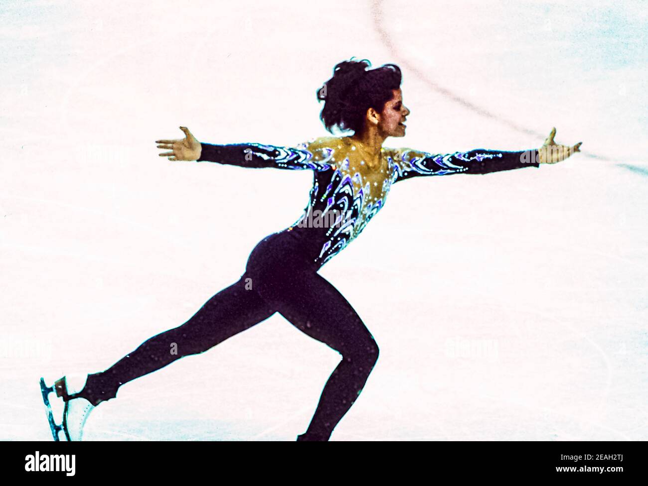 Debi Thomas Usa Competing In The Ladies Figure Skating Short Program At The 19 Olympic Winter Games Stock Photo Alamy Debi Thomas Usa Competing In The Ladies Figure Skating Short Program At The 19 Olympic Winter Games Stock Photo Alamy