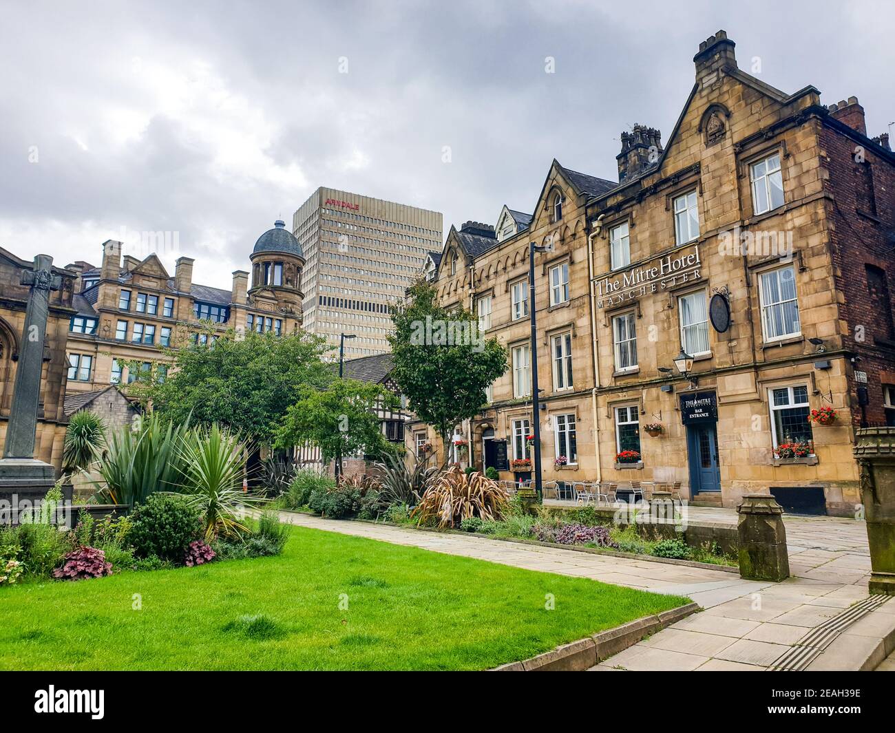 The Mitre Hotel, Manchester Cathedral courtyard, England, UK Stock Photo