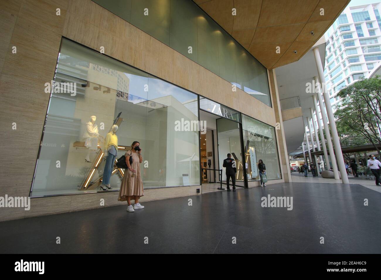 Zara department hi-res stock photography and images - Alamy