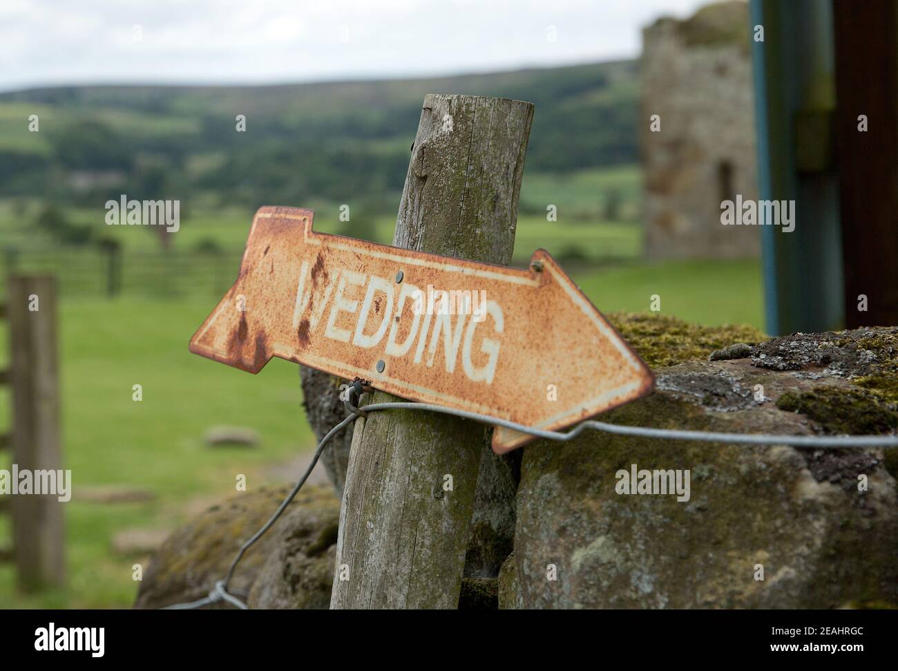 Rustic wedding sign Stock Photo - Alamy