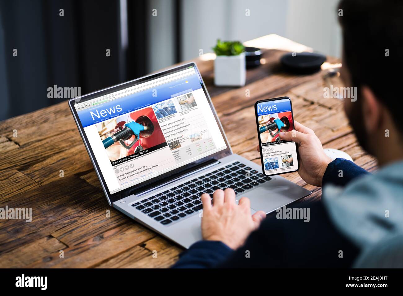 Read Online News Media On Laptop Stock Photo