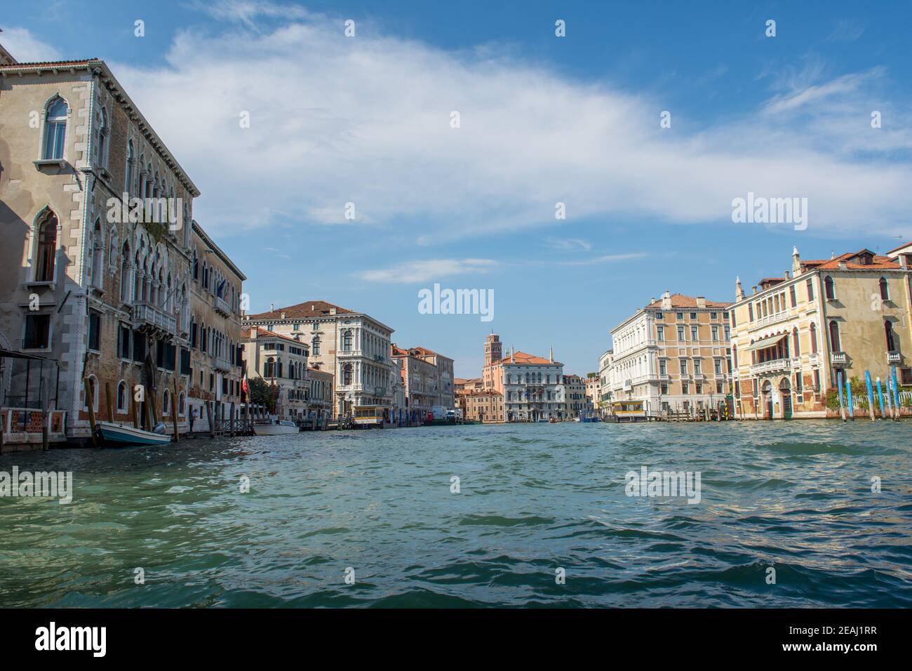 discovery of the city of Venice and its small canals and romantic ...