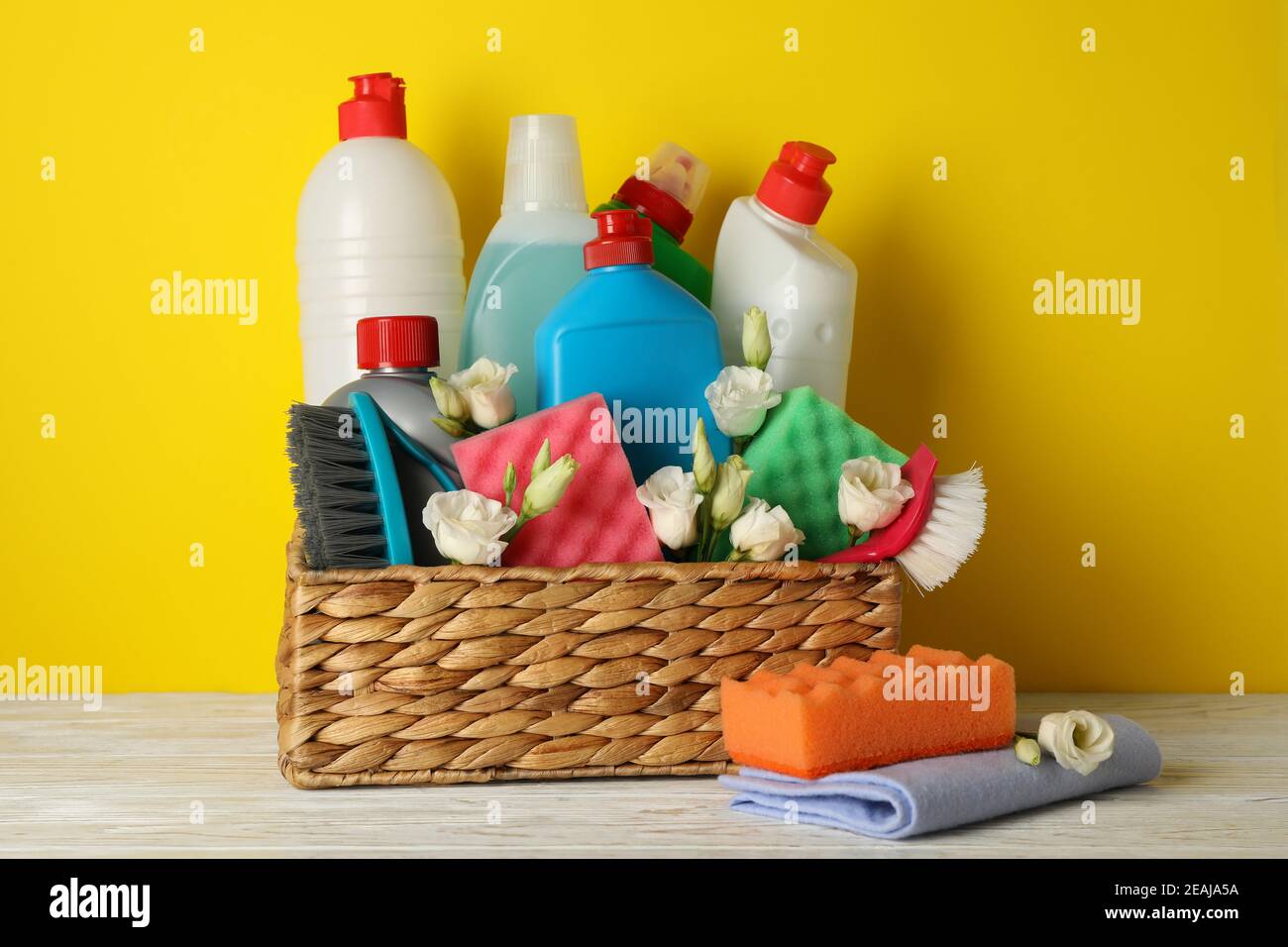 Bottle cleaner flowers hires stock photography and images Alamy
