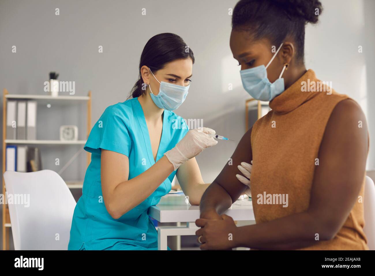 Black african woman doctor hi-res stock photography and images - Alamy
