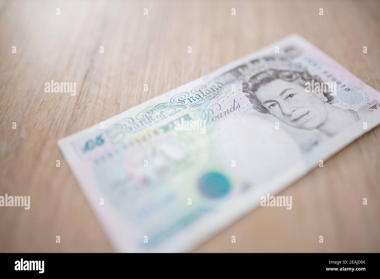 Queen elizabeth on banknote hi-res stock photography and images - Alamy