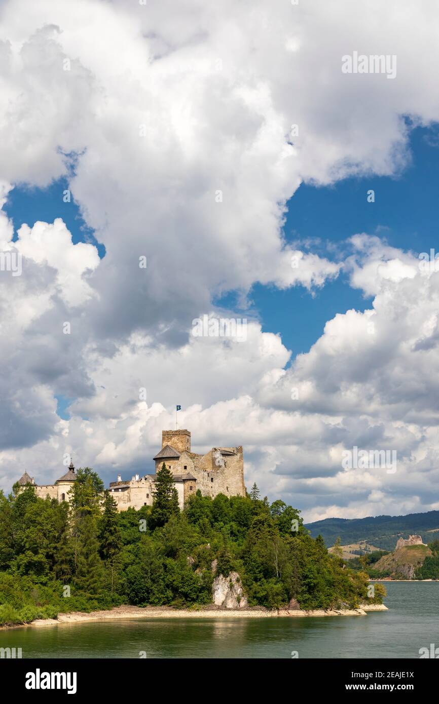 Niedzica castle over Czorsztyn lake in Pieniny, Poland Stock Photo