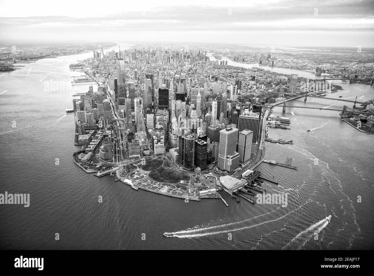 Manhattan skyline aerial dusk Black and White Stock Photos & Images - Alamy