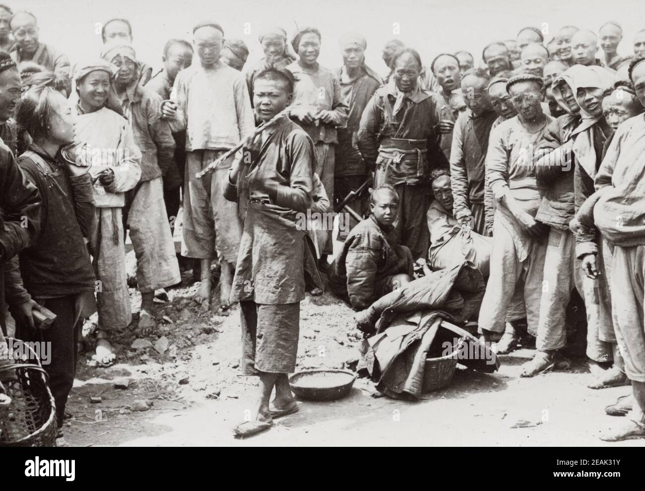 Early 20th century photograph: Daily life, Chinese peasant farm workers ...