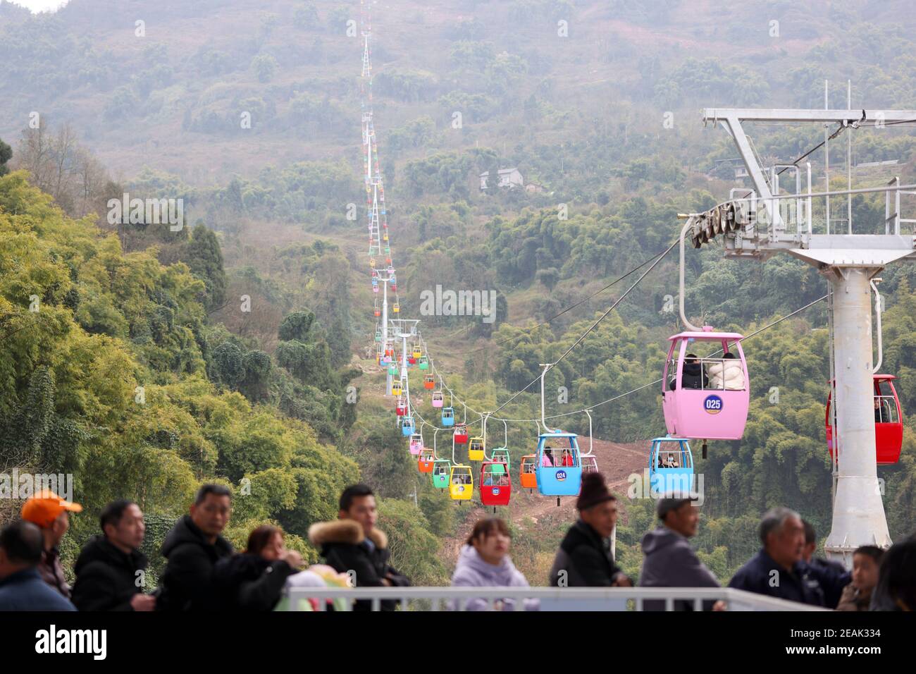 Tourists take cable cars on a cableway going through an entertainment  center built between two residential buildings in Tanzishi area, Nan'an  district Stock Photo - Alamy
