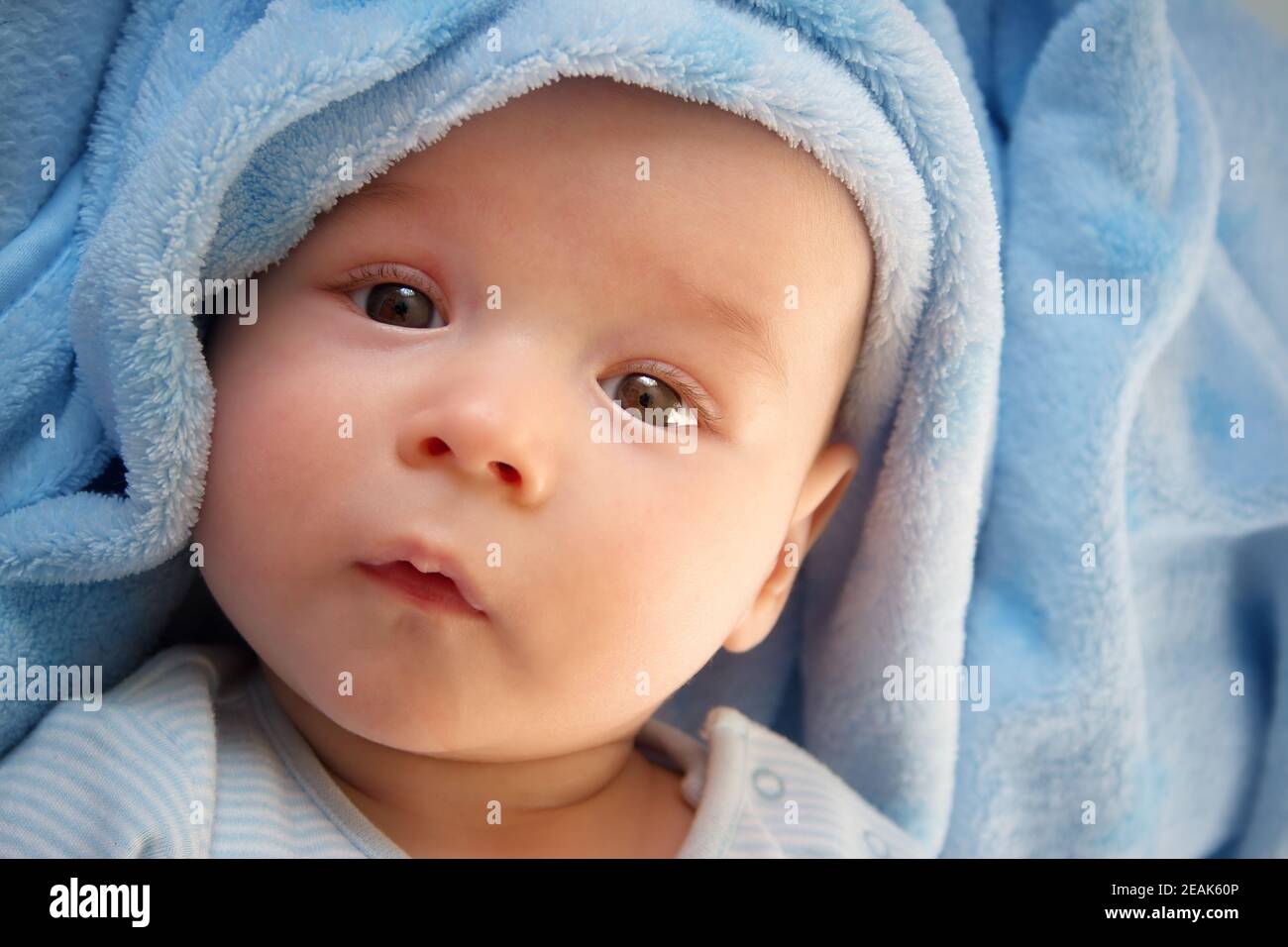 Baby wrapped in blanket hires stock photography and images Alamy
