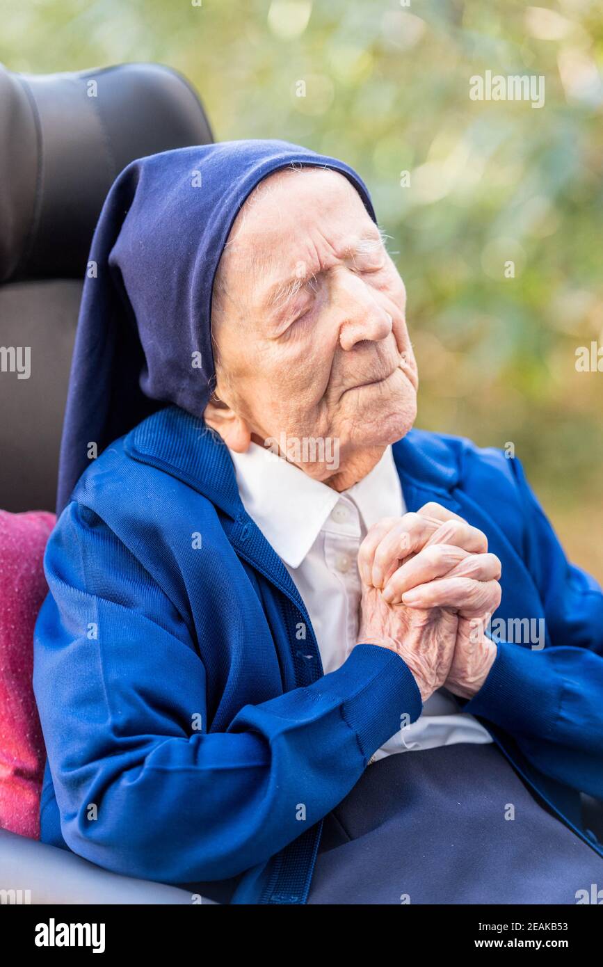 Toulon, France. 10th Feb, 2021. Sister André poses in her retirement home, Ehpad Sainte-Catherine Labouré, in Toulon, southern France on February 10, 2021, one day before turning 117 years old. This French nun, Lucile Randon, who took the name of Sister Andre in 1944, is Europe's oldest person and was tested positive for coronavirus on 16 January but didn't develop any symptoms. Photo by Florian Escoffier/ABACAPRESS.COM Credit: Abaca Press/Alamy Live News Stock Photo