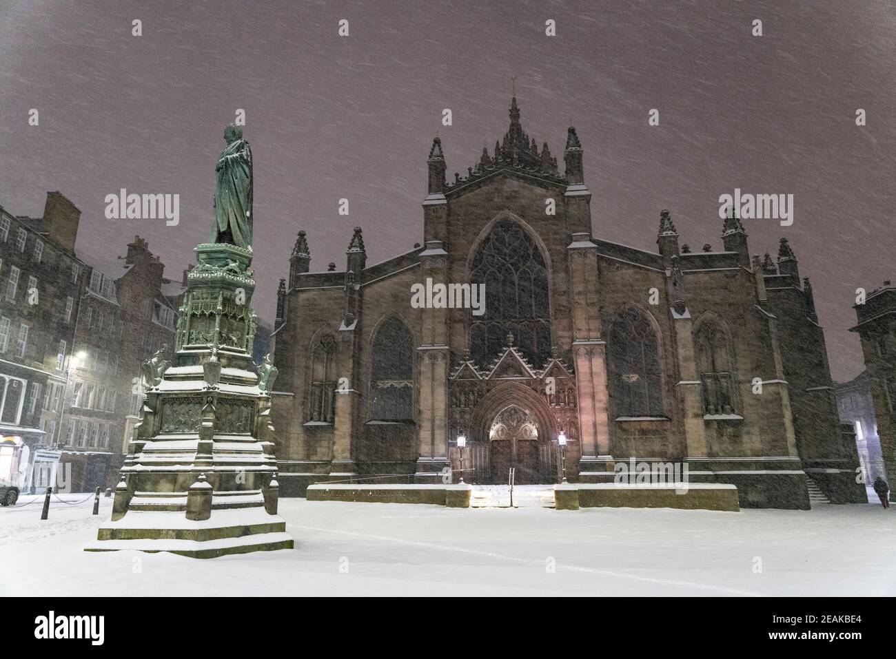 Edinburgh, Scotland, UK. 10 Feb 2021. Big freeze continues in the UK with heavy overnight and morning snow in the city. Pic; Parliament Square and St Giles Cathedral in the early morning snow blizzards. Iain Masterton/Alamy Live news Stock Photo