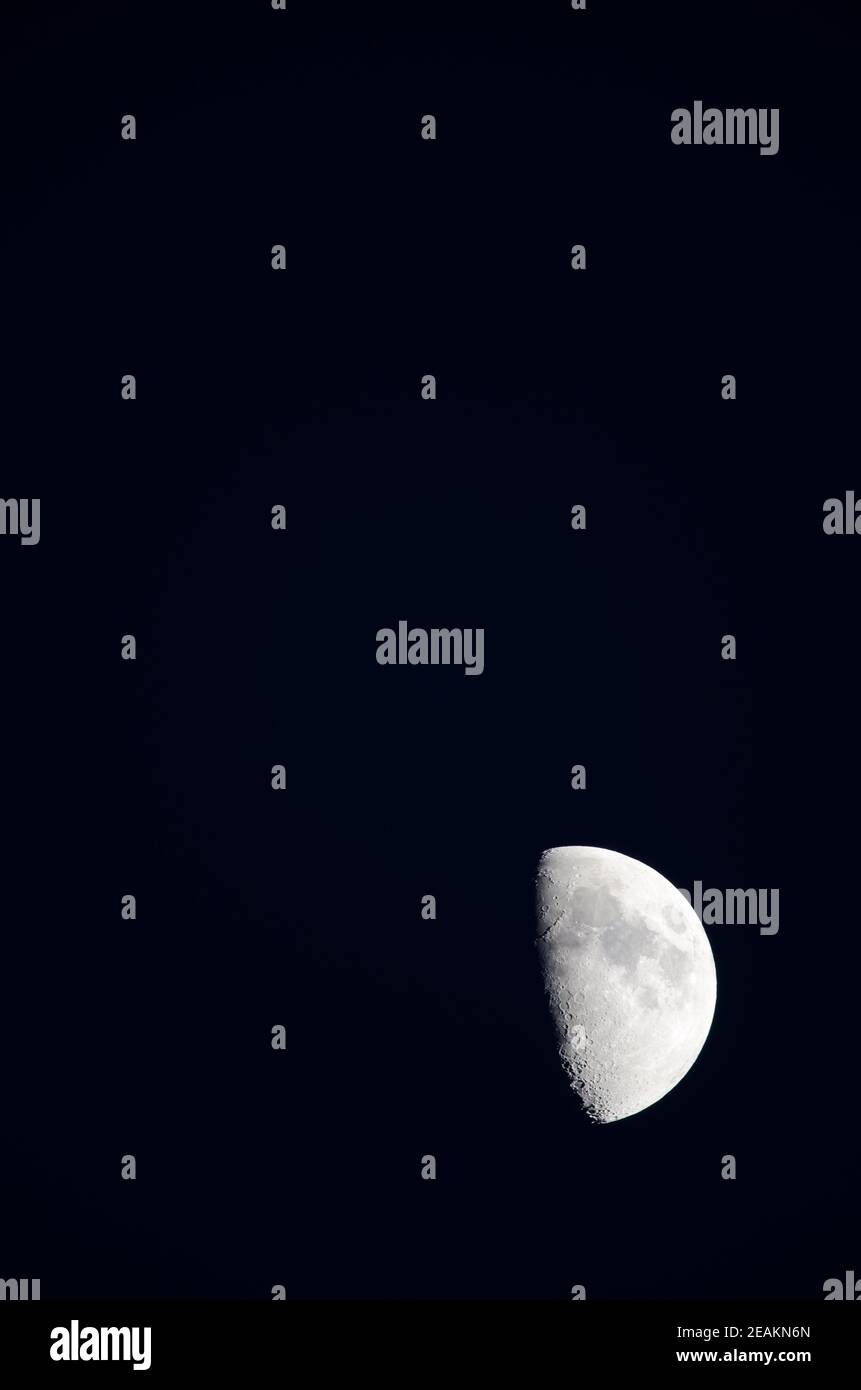 Waxing gibbous moon phase at night over Gran Canaria Stock Photo Alamy