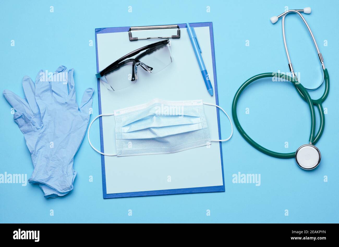 Medical eye and mask hi-res stock photography and images - Alamy
