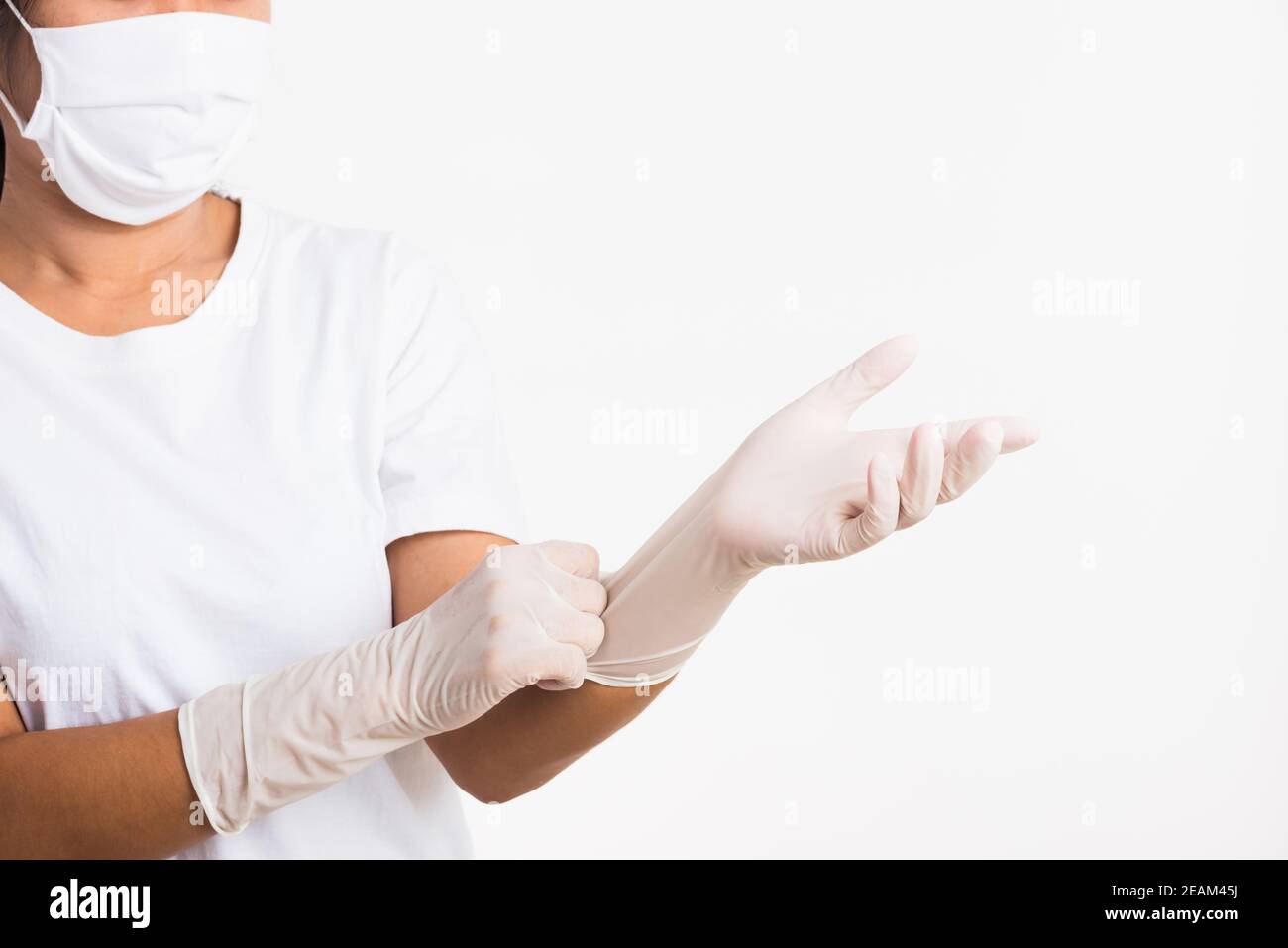 руки в перчатках медицинских. руки врача в перчатках. надеть перчатки медицинские. перчатки врача. перчатка с пальцами для простаты.