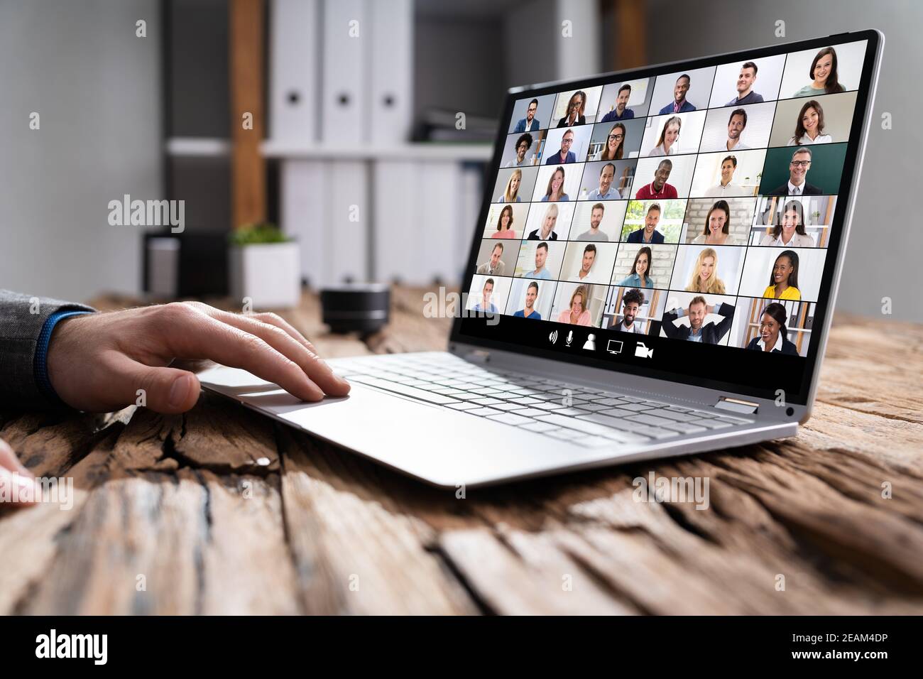 Virtual Online Videoconference Meeting Chat Stock Photo - Alamy