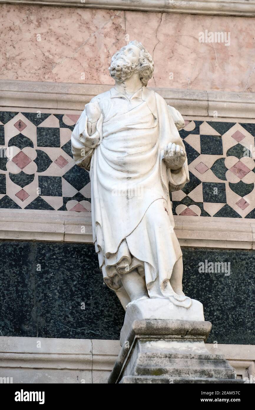 Statue of Prophet attributed to Andrea Pisano, Portal on the side-wall of Cattedrale di Santa Maria del Fiore (Cathedral of Saint Mary of the Flower), Florence, Italy Stock Photo