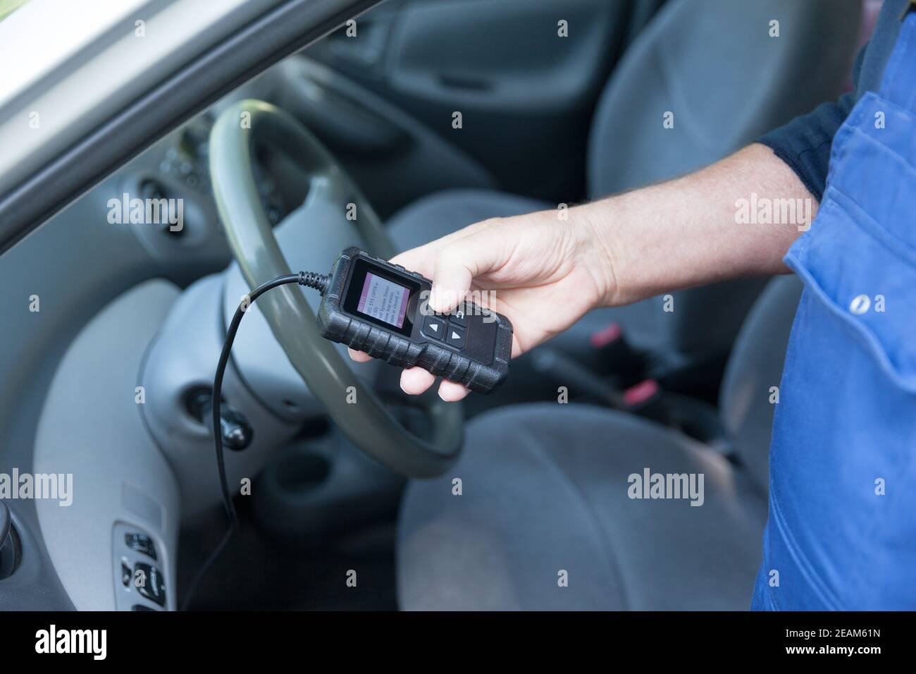 Auto mechanic using car diagnostic scanner tool Stock Photo Alamy