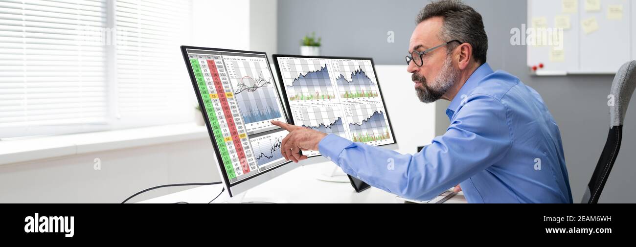 Computer system analyst hi-res stock photography and images - Alamy