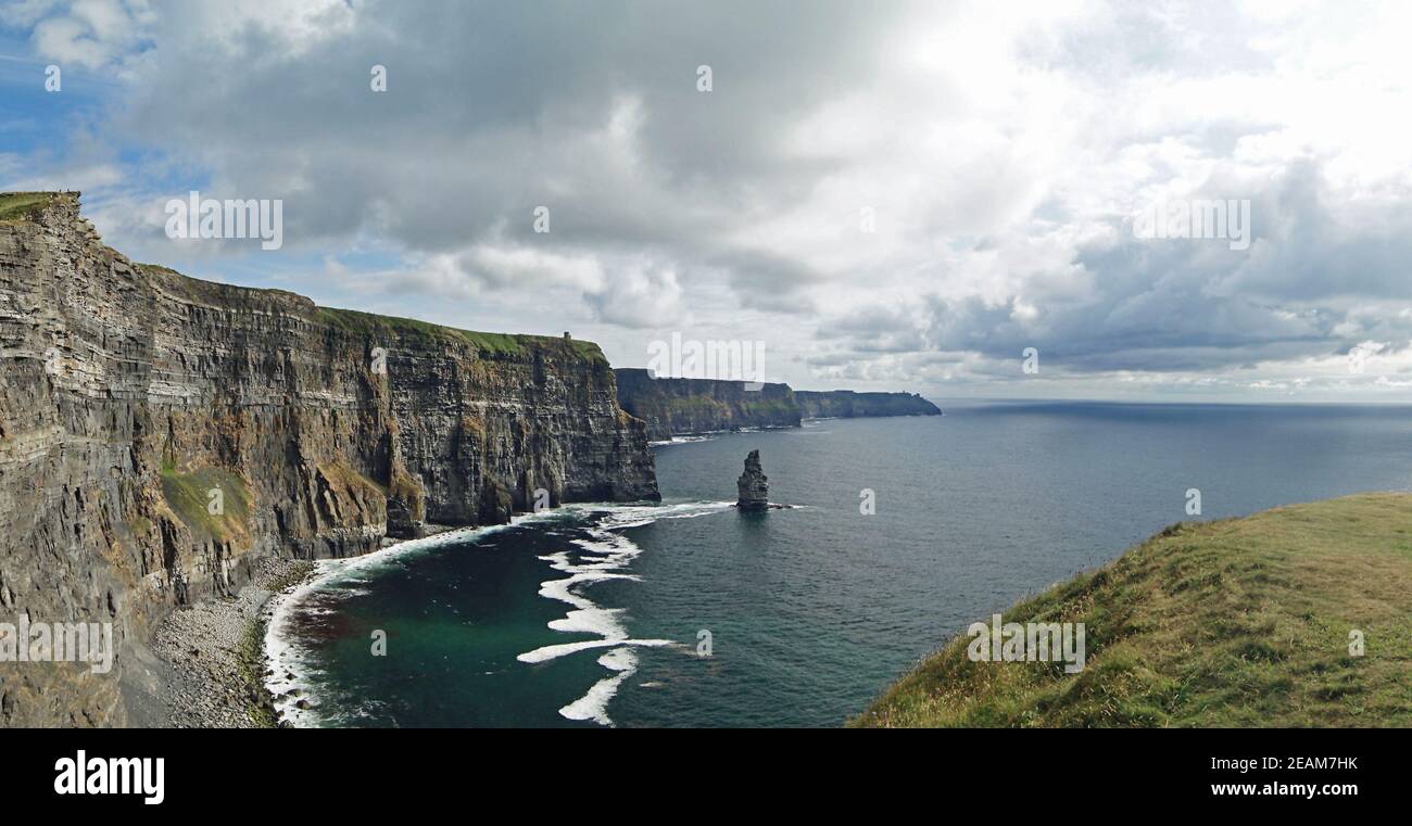 Wild Cliffs Wild Atlantic Way Cliffs of Moher Stock Photo - Alamy