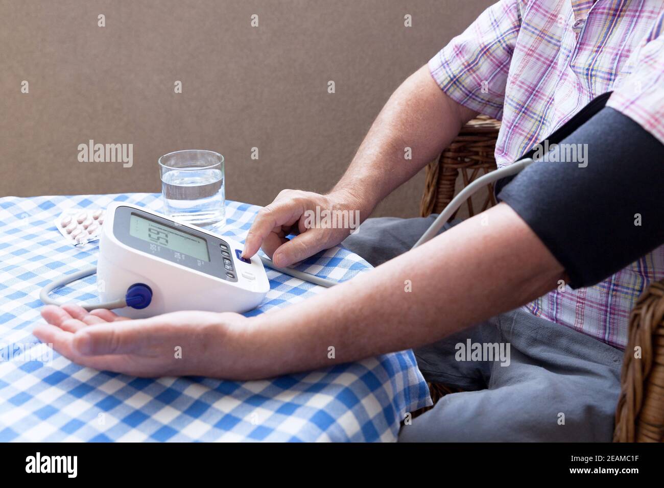 Blood pressure measure with heart rate check using digital device