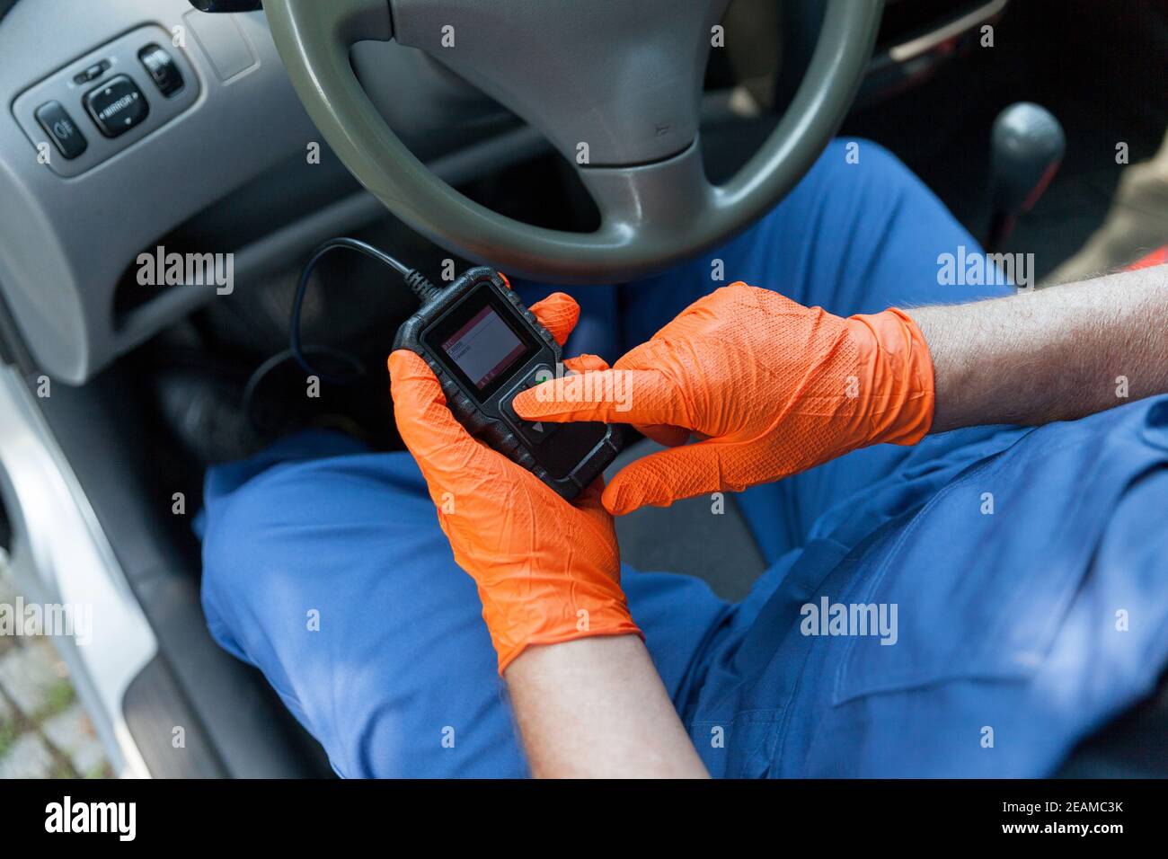 Using a scan tool for auto repair diagnostics and check engine Stock