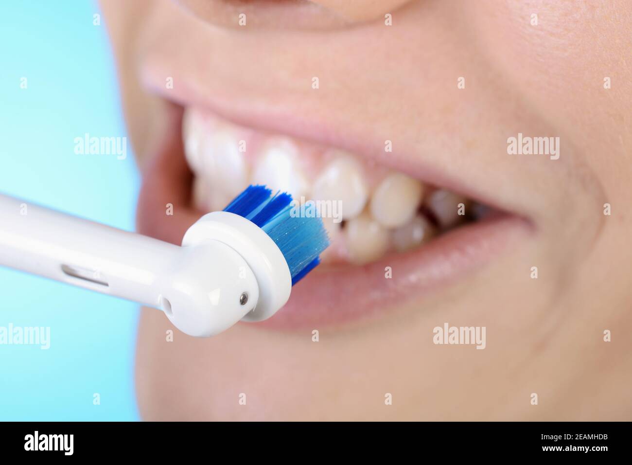 Elektrische ZahnbÃ¼rste bei Zahnpflege Stock Photo