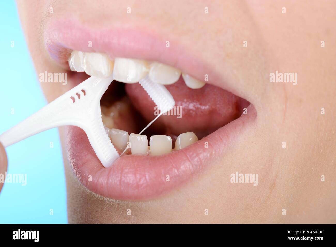 Zahnpflege mit Zahnseide Stock Photo