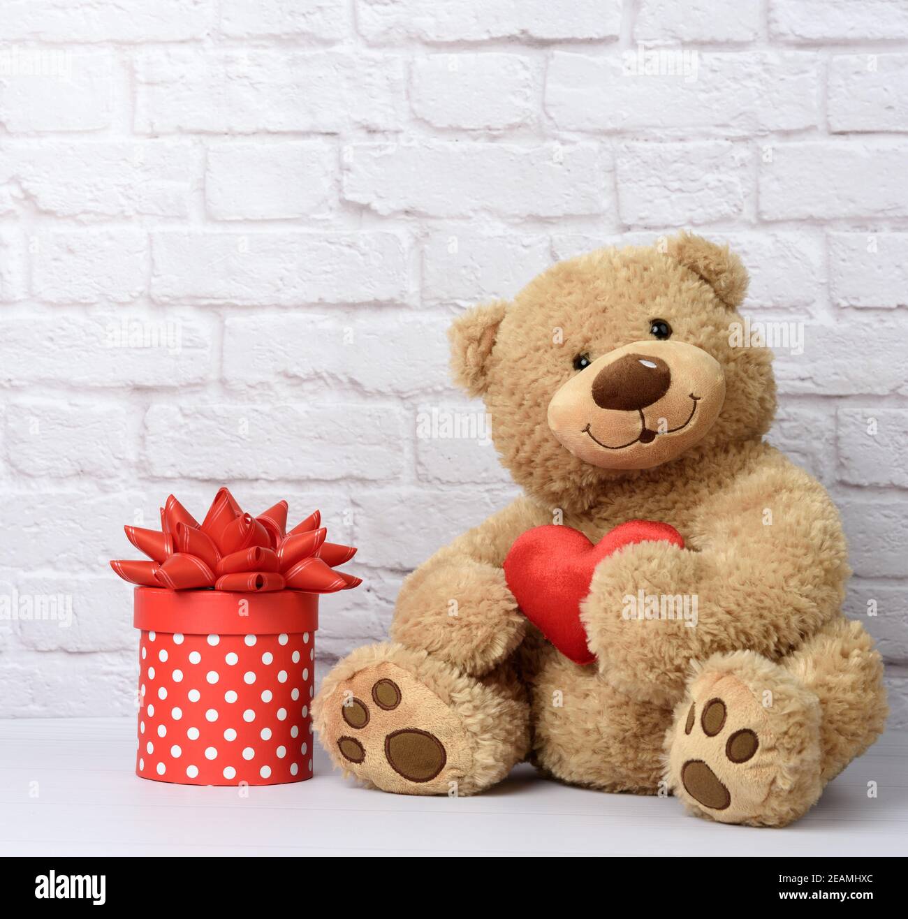 Big Teddy Bear Hi Res Stock Photography And Images Alamy