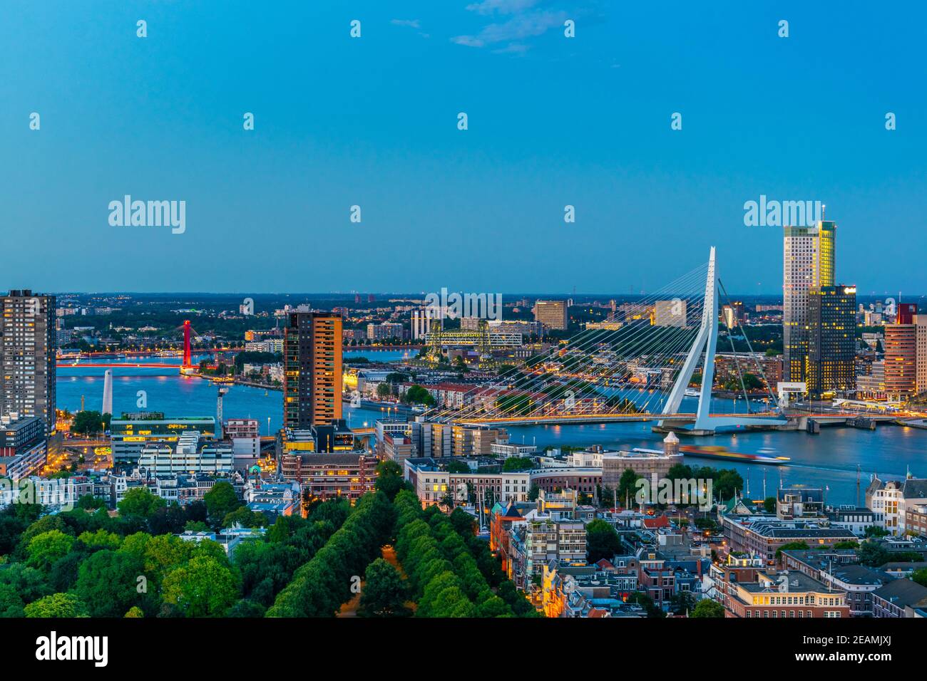 Rotterdam Sunset Willem bridge and city skyline hi-res stock photography and images - Alamy