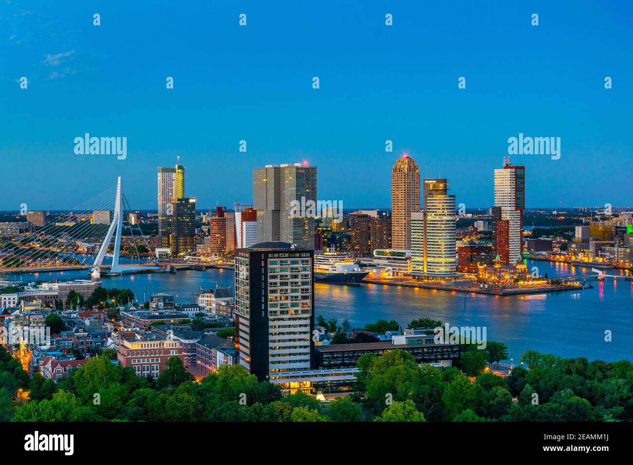 Rotterdam Sunset Willem bridge and city skyline hi-res stock photography and images - Alamy