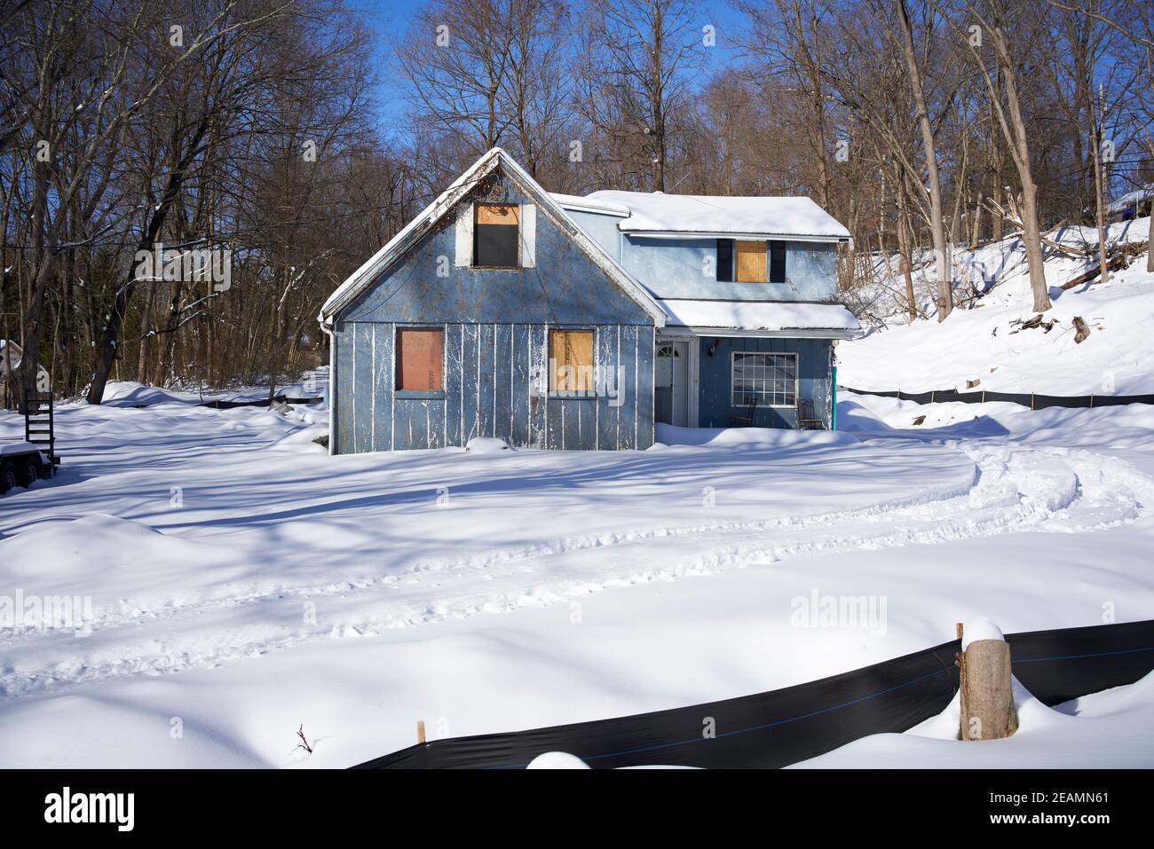 boarded-up-windows-on-outside-hi-res-stock-photography-and-images-alamy