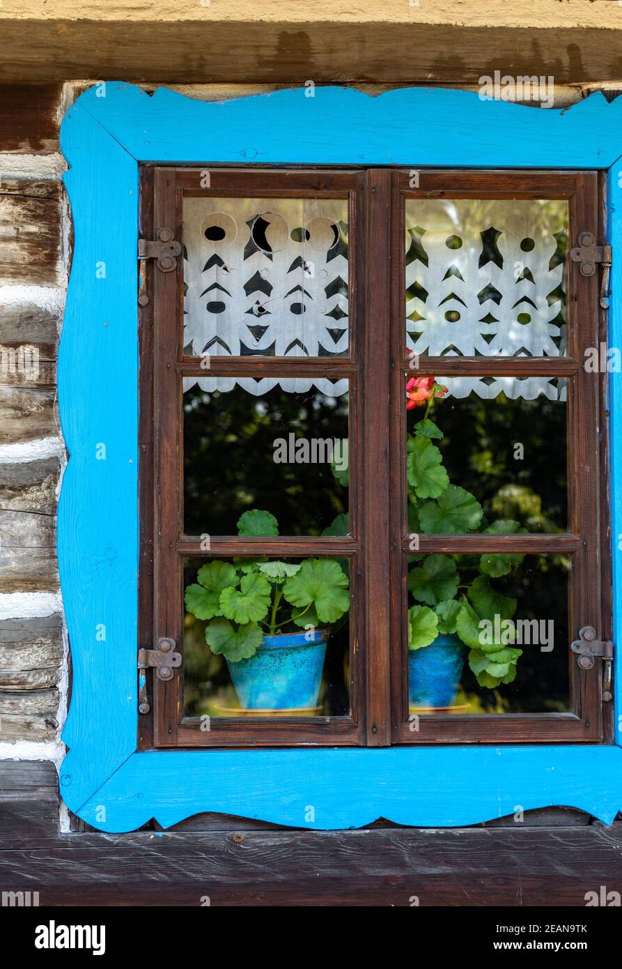 Rotten wooden window hi-res stock photography and images - Alamy