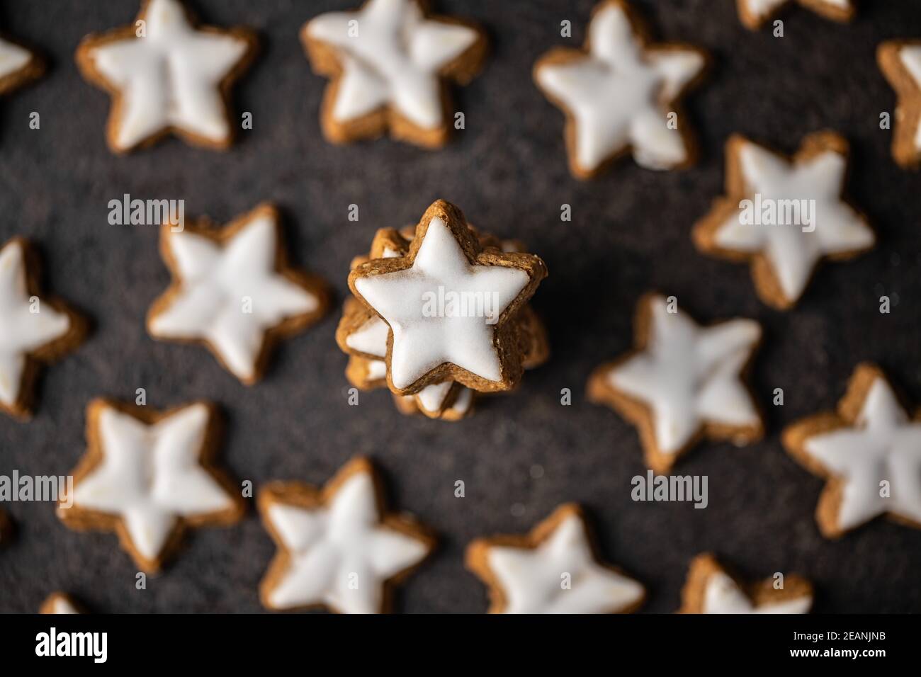 Gingerbread stars hi-res stock photography and images - Alamy